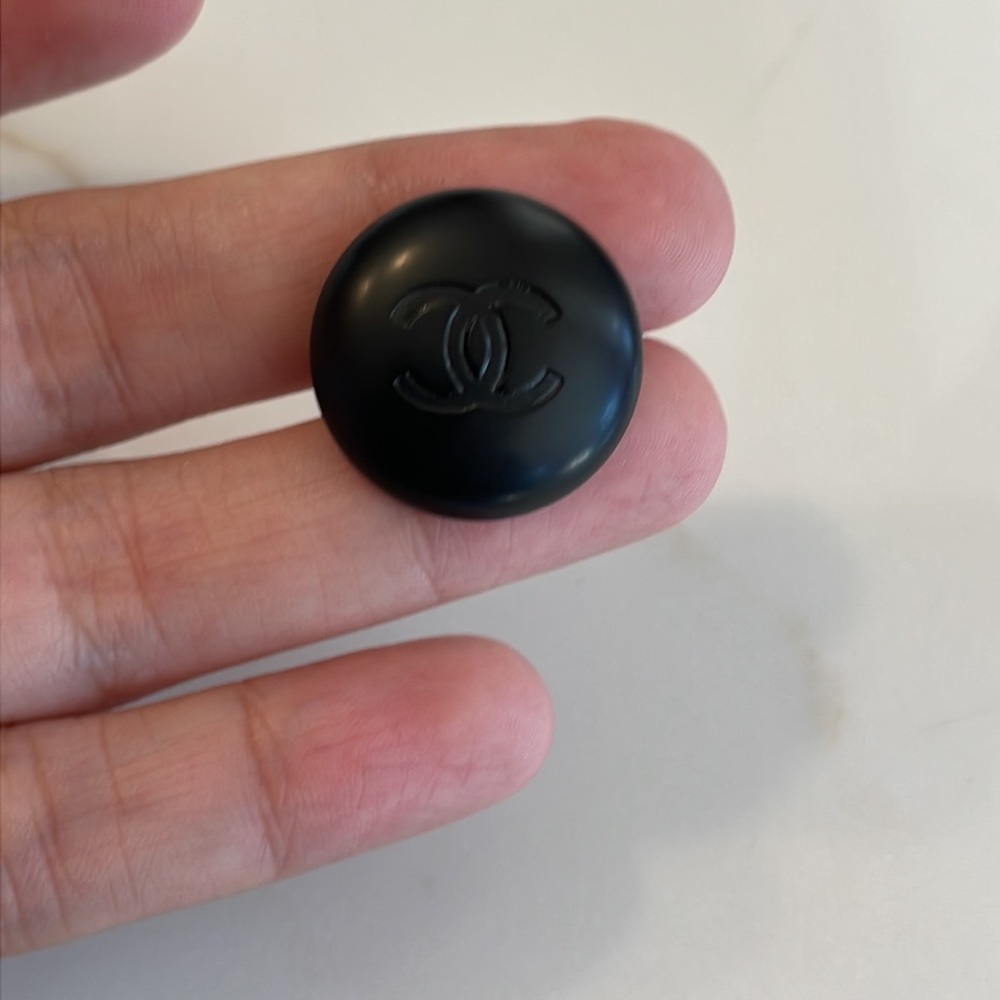 Chanel Black Cc Rounded Shank Button - image 6